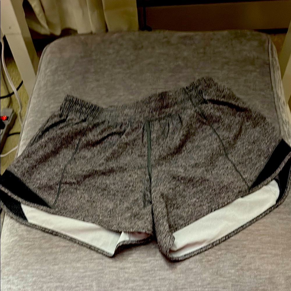 Lululemon shorts size 6